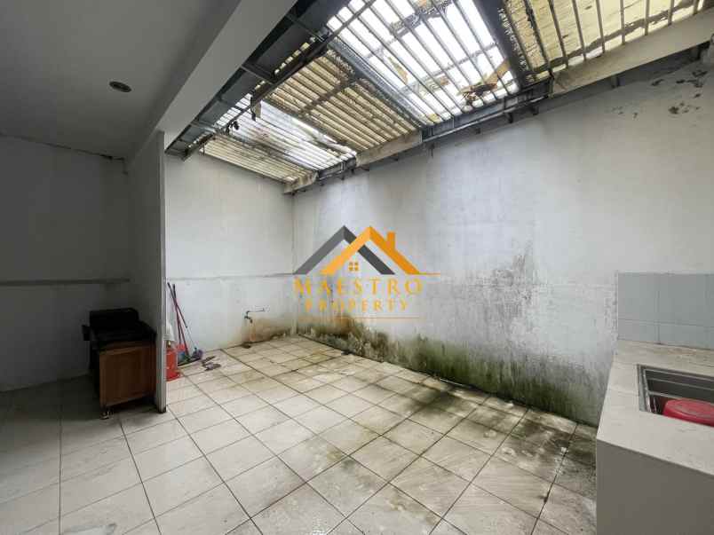 dijual rumah komplek atria residence