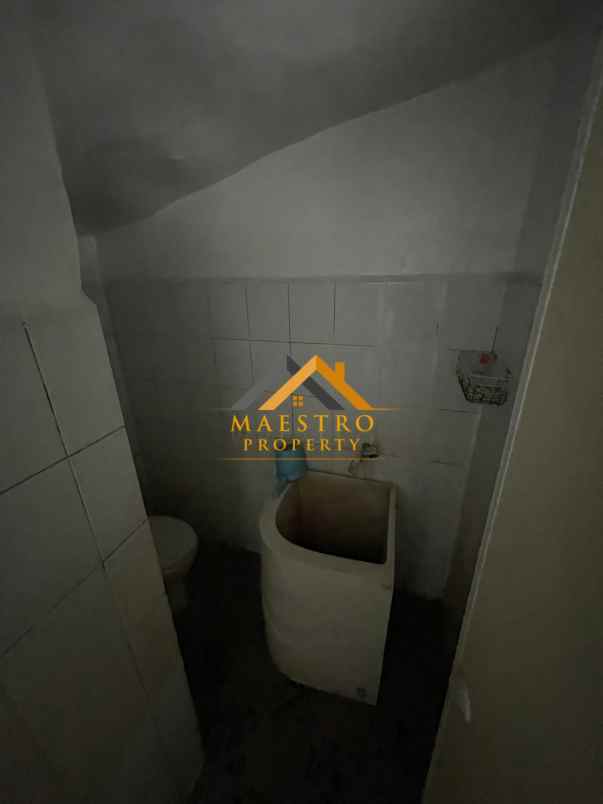 dijual rumah komplek atria residence