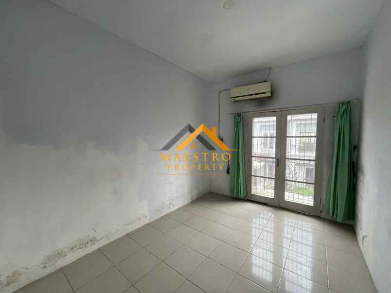 dijual rumah komplek atria residence