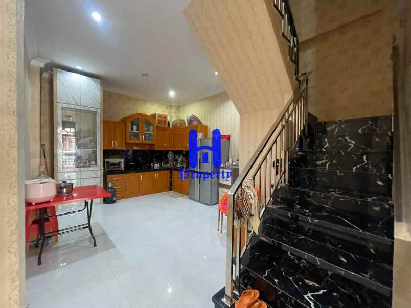 dijual rumah komplek cemara asri jalan
