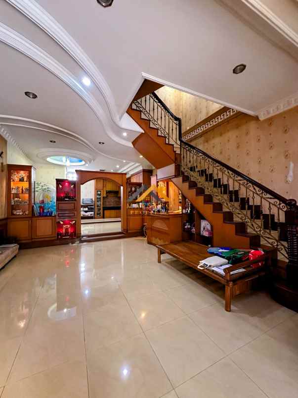 dijual rumah komplek cemara indah jalan