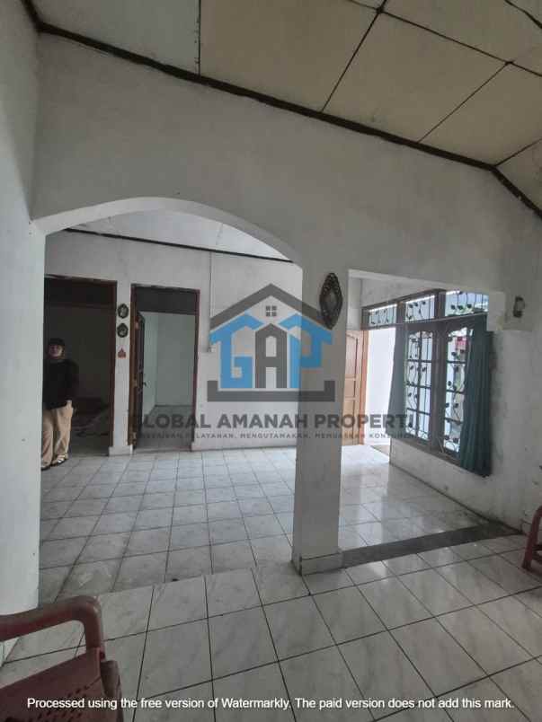 dijual rumah komplek cipageran