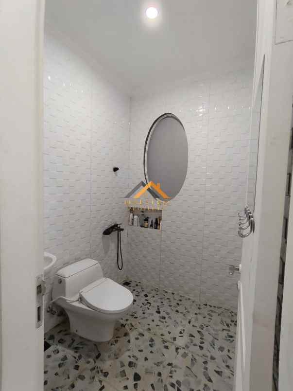 dijual rumah komplek citraland gama