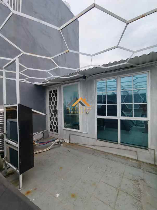 dijual rumah komplek citraland gama