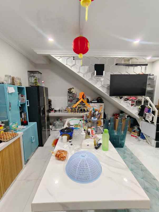 dijual rumah komplek citraland gama