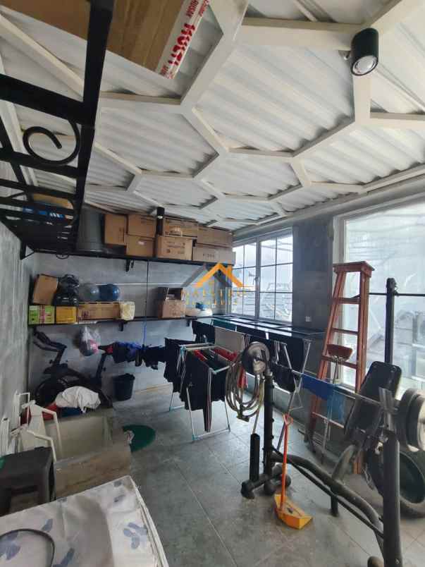 dijual rumah komplek citraland gama