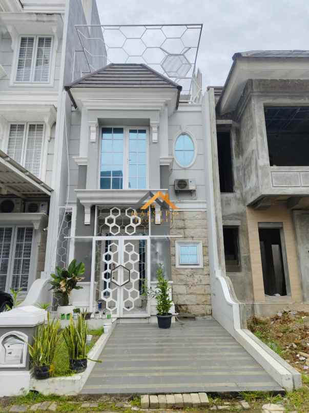 dijual rumah komplek citraland gama
