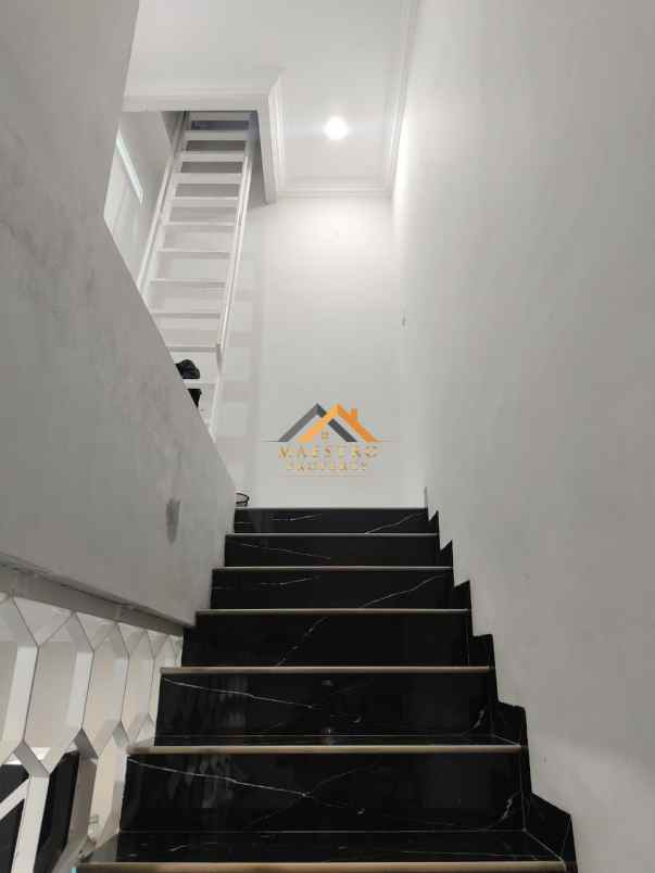 dijual rumah komplek citraland gama