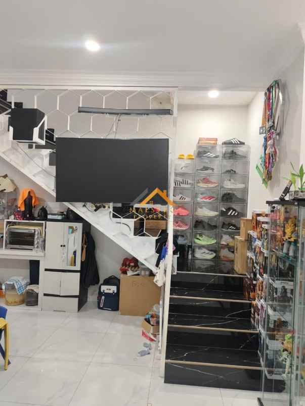 dijual rumah komplek citraland gama