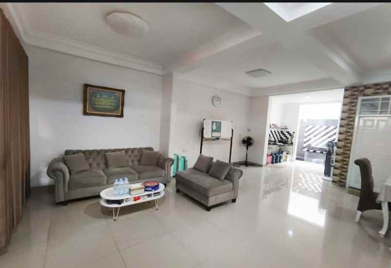 dijual rumah komplek duren sawit