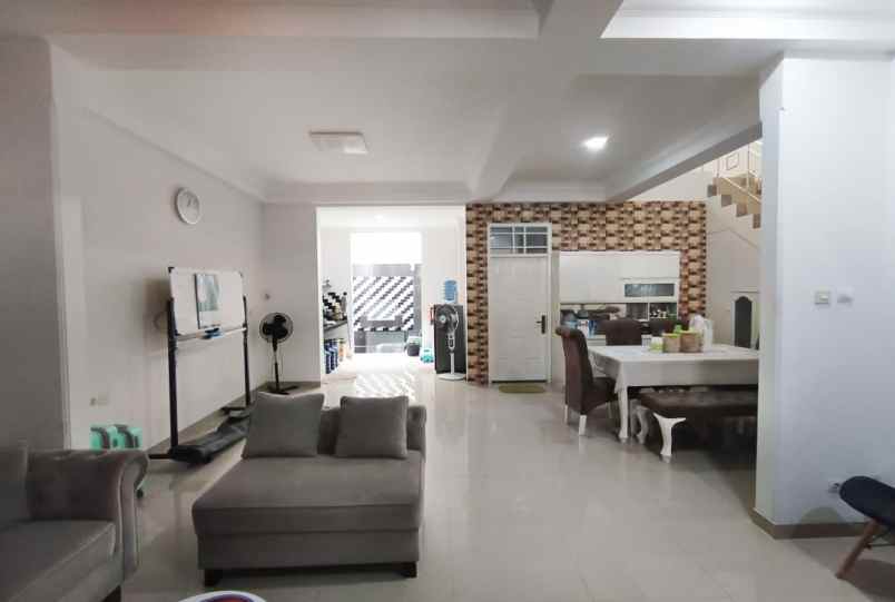 dijual rumah komplek duren sawit