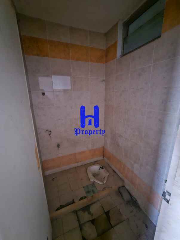 dijual rumah komplek greenland