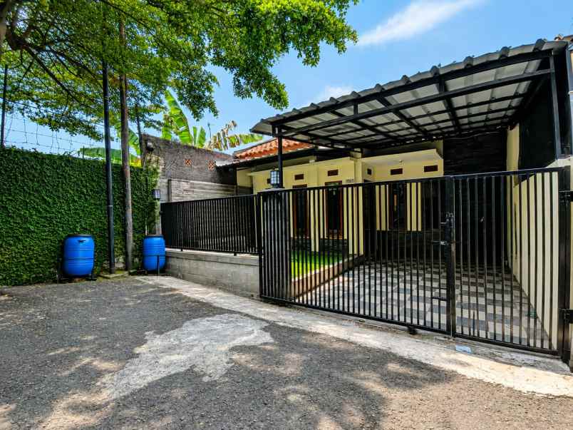 dijual rumah komplek griya winaya
