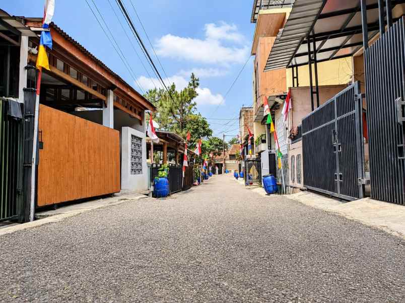 dijual rumah komplek griya winaya