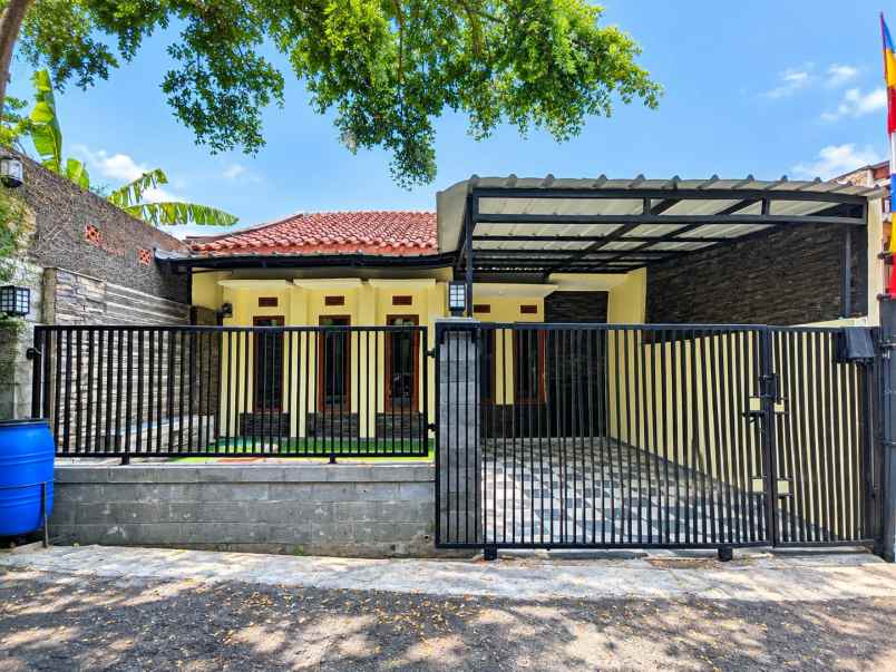 dijual rumah komplek griya winaya