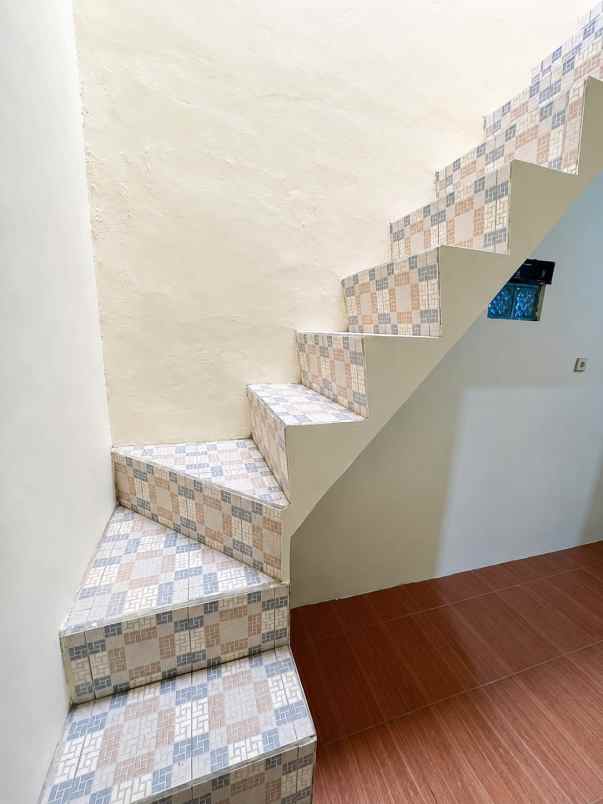 dijual rumah komplek griya winaya