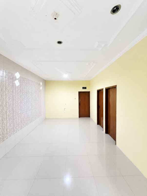 dijual rumah komplek griya winaya
