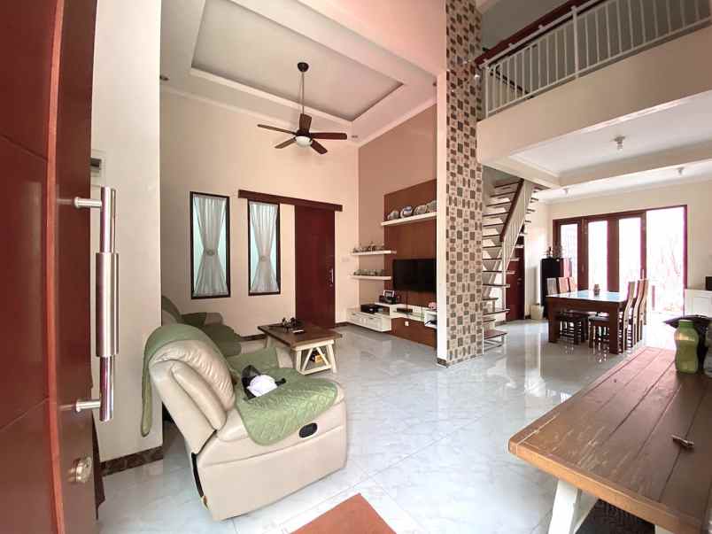 dijual rumah komplek jaya ratu