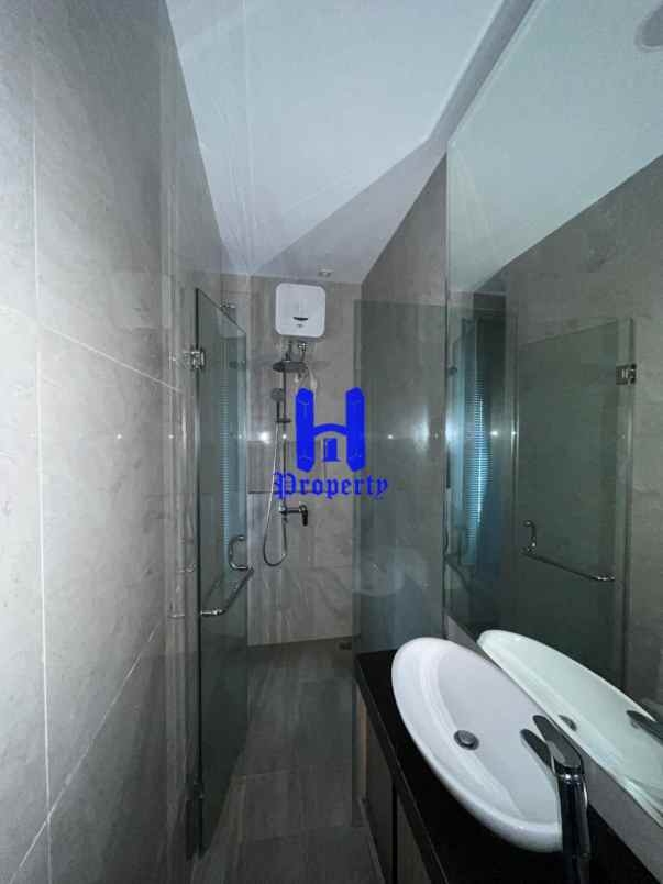 dijual rumah komplek jewel park jalan