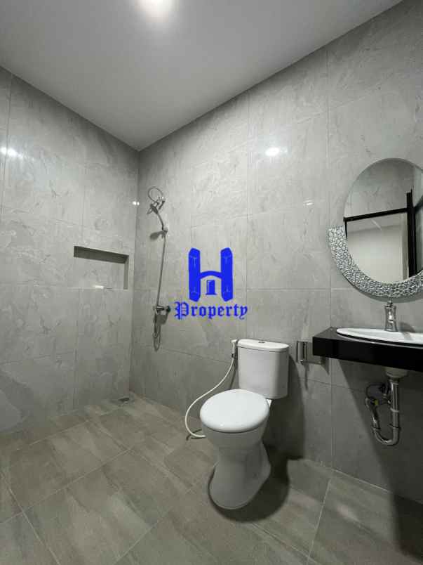 dijual rumah komplek jewel park jalan