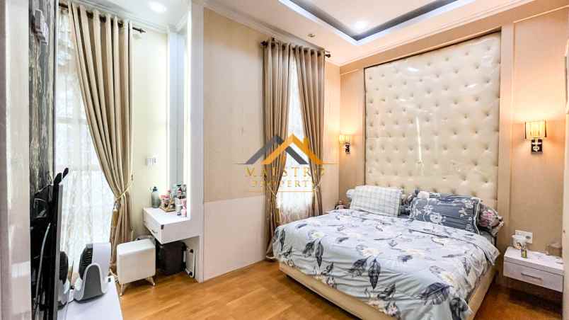 dijual rumah komplek krakatau palace 1