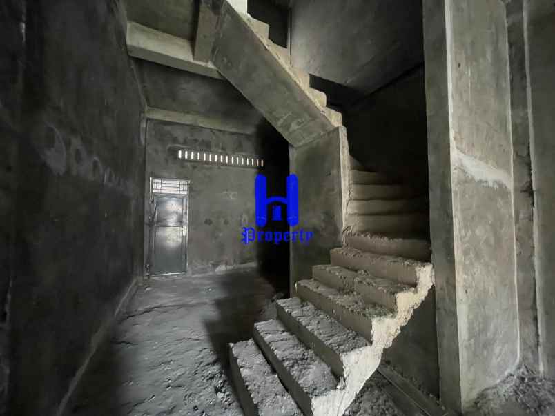 dijual rumah komplek krakatau platinum