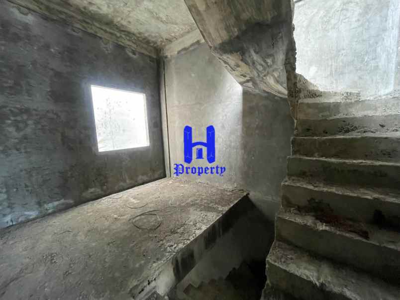 dijual rumah komplek krakatau platinum