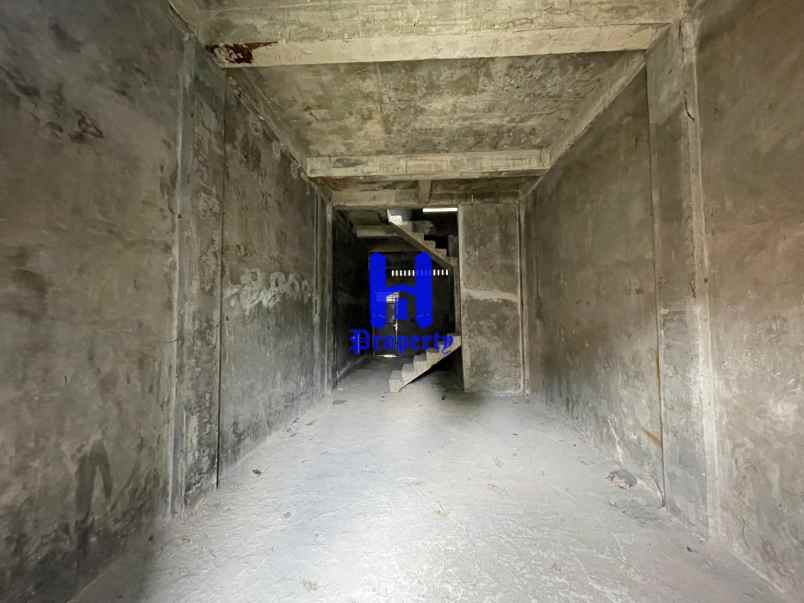 dijual rumah komplek krakatau platinum