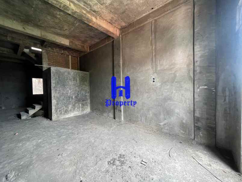 dijual rumah komplek krakatau platinum