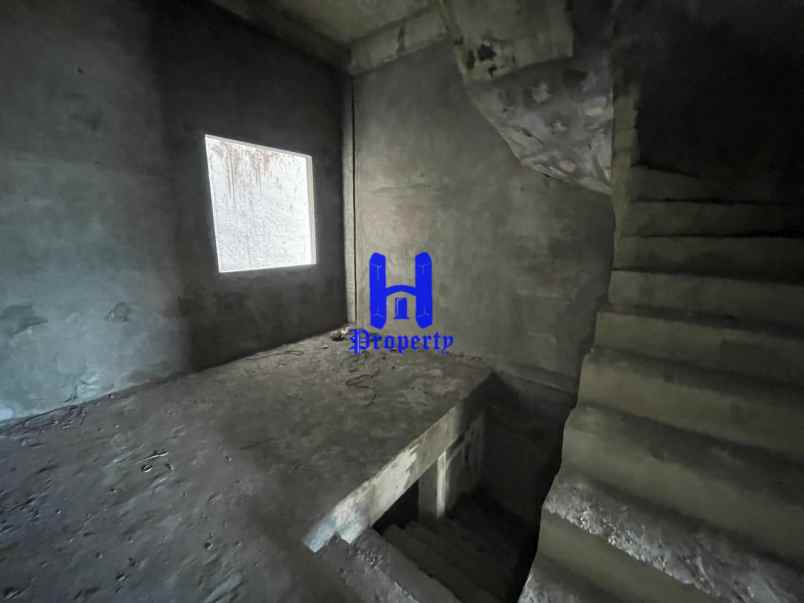 dijual rumah komplek krakatau platinum