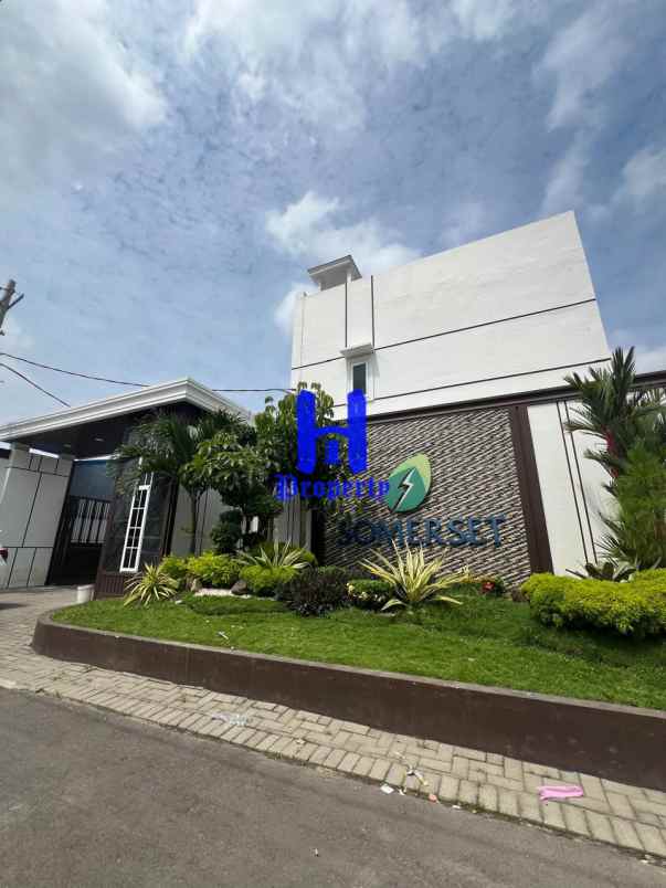 dijual rumah komplek mentari somerset