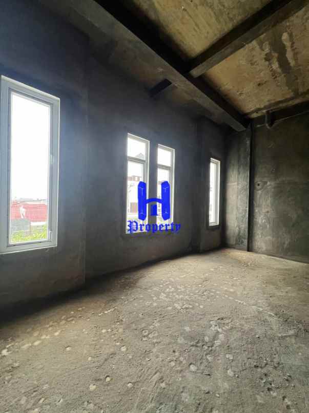 dijual rumah komplek mentari somerset