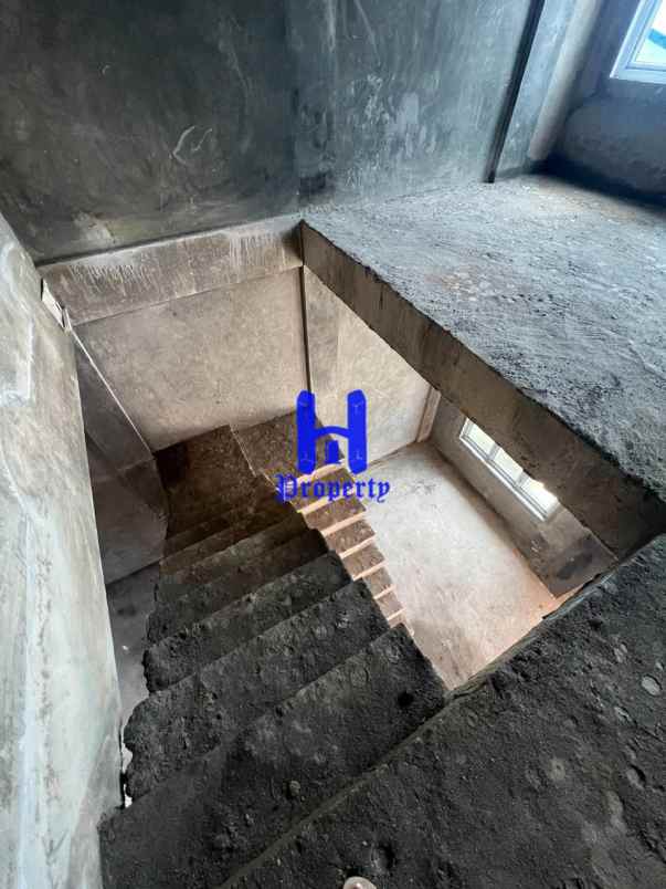 dijual rumah komplek mentari somerset