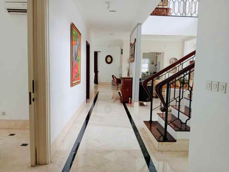 dijual rumah komplek mewah