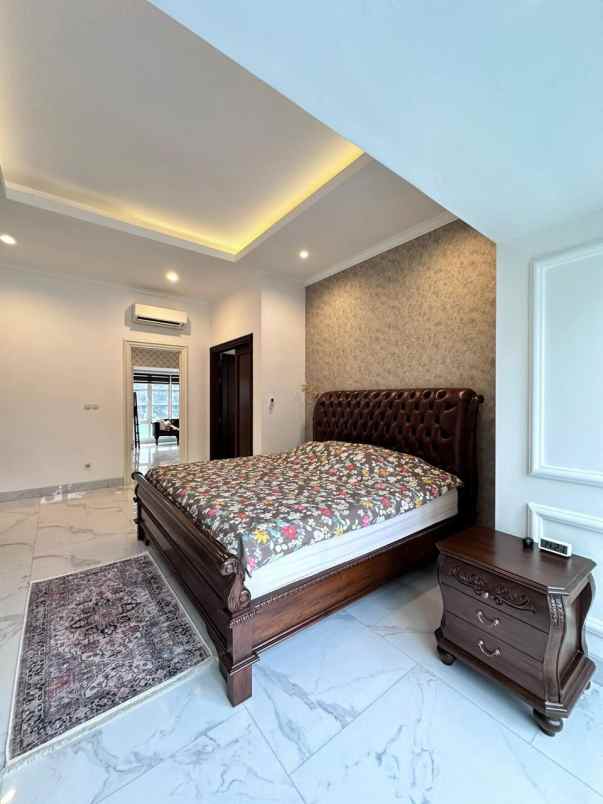 dijual rumah komplek mewah