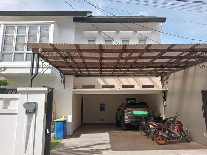 dijual rumah komplek mewah