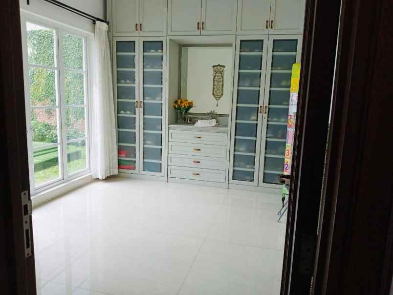 dijual rumah komplek mewah