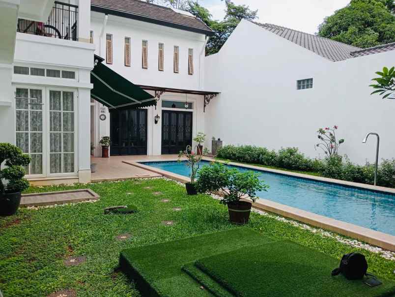 dijual rumah komplek mewah
