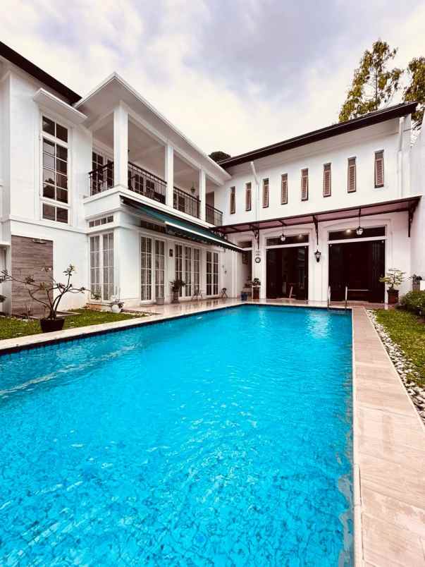 dijual rumah komplek mewah