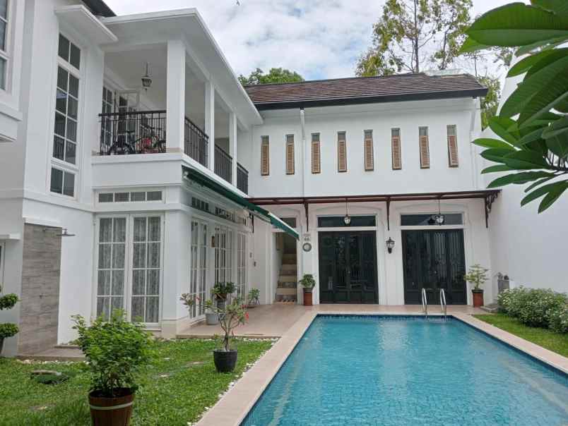 dijual rumah komplek mewah