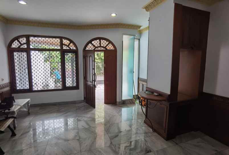 dijual rumah komplek perumahan taman aries