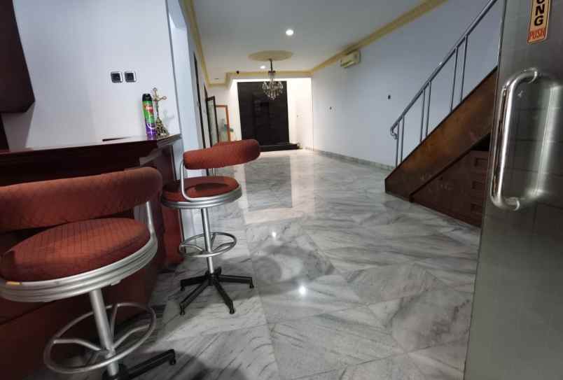 dijual rumah komplek perumahan taman aries