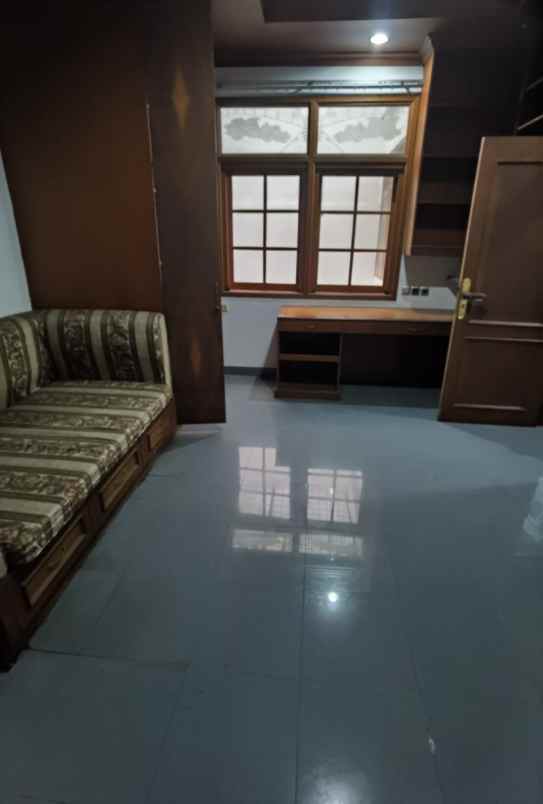 dijual rumah komplek perumahan taman aries