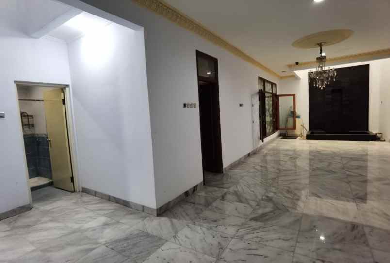 dijual rumah komplek perumahan taman aries