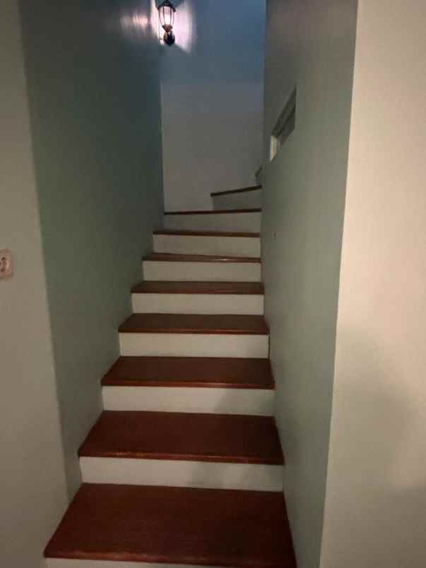 dijual rumah komplek sanggar hurip