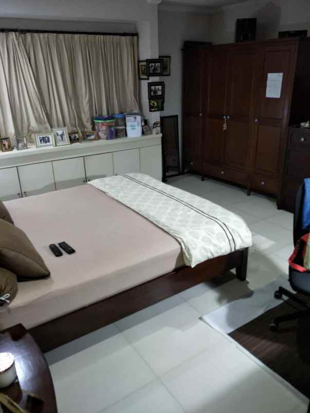 dijual rumah komplek tanjung barat indah