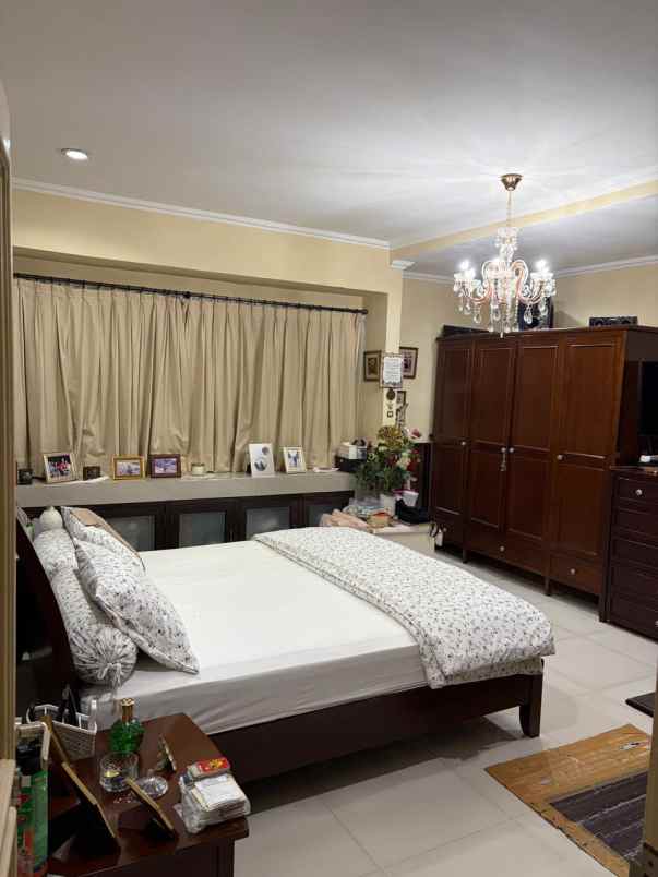 dijual rumah komplek tanjung barat indah