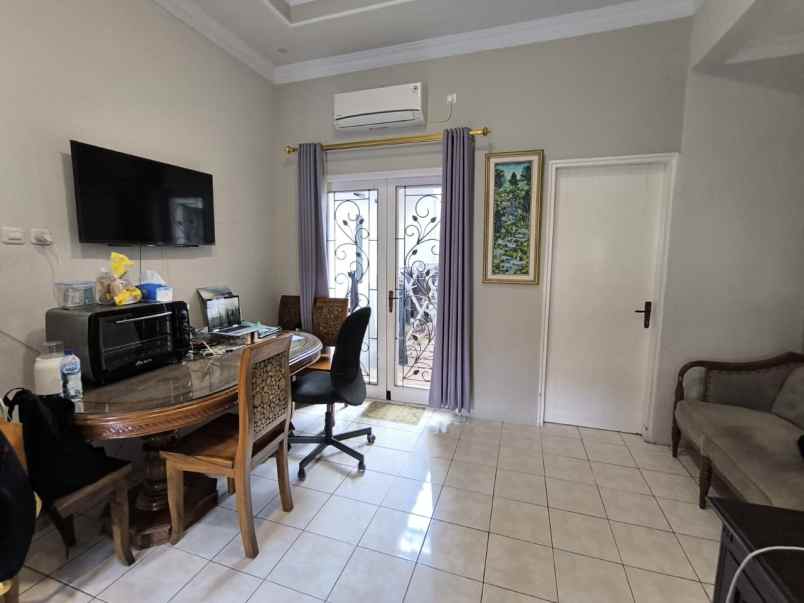 dijual rumah kota baru parahyangan