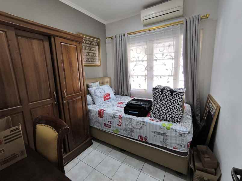 dijual rumah kota baru parahyangan