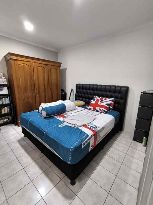 dijual rumah kota baru parahyangan